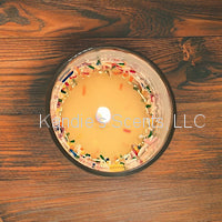 Load image into Gallery viewer, Fun celebration soy wax candle in glass jar with bamboo lid